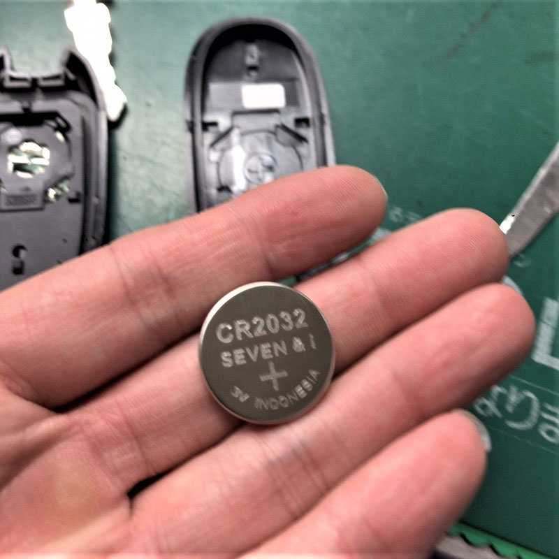 Suzuki ソリオ 鍵の電池交換 キーバッテリー交換 平成29年式 車の修理方法 整備マニュアルは Car Repairs